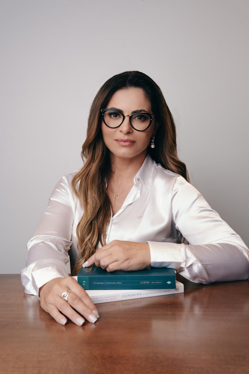 Dra. Grazi Menzani - Médica especialista em Stress e Reprogramação Neural Arquetípica